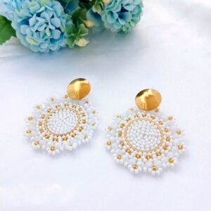 Aretes Tejidos Pétalo Blanco